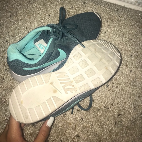 blue nike tanjun running shoe - Picture 5 of 5